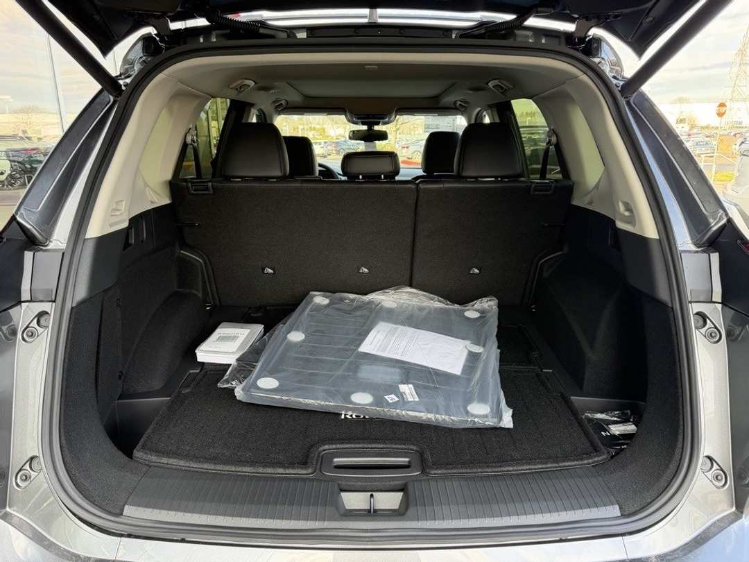 2026 Nissan Rogue Platinum - Image 11