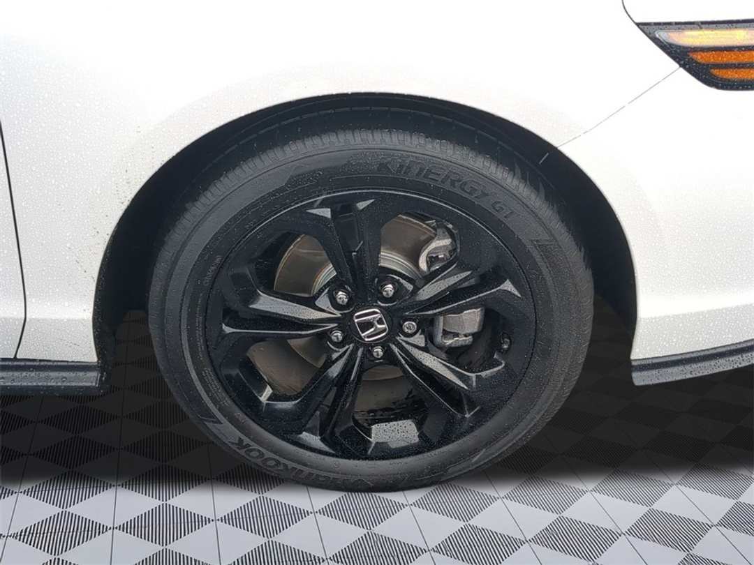 2025 Honda Accord SE - Image 29