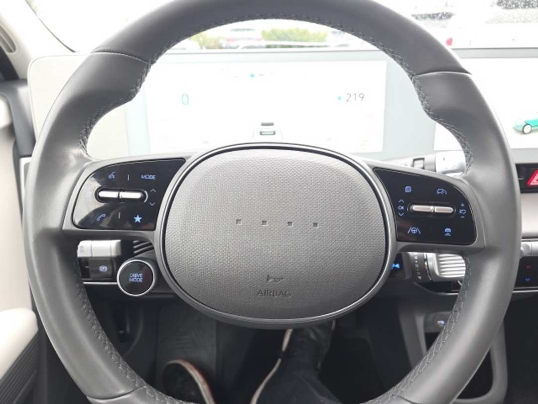 2024 Hyundai Ioniq 5 SE - Image 13