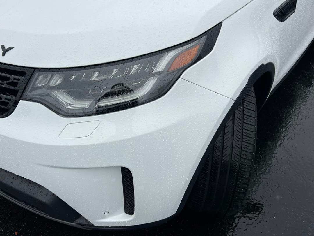 2017 Land Rover Discovery HSE Luxury - Image 3