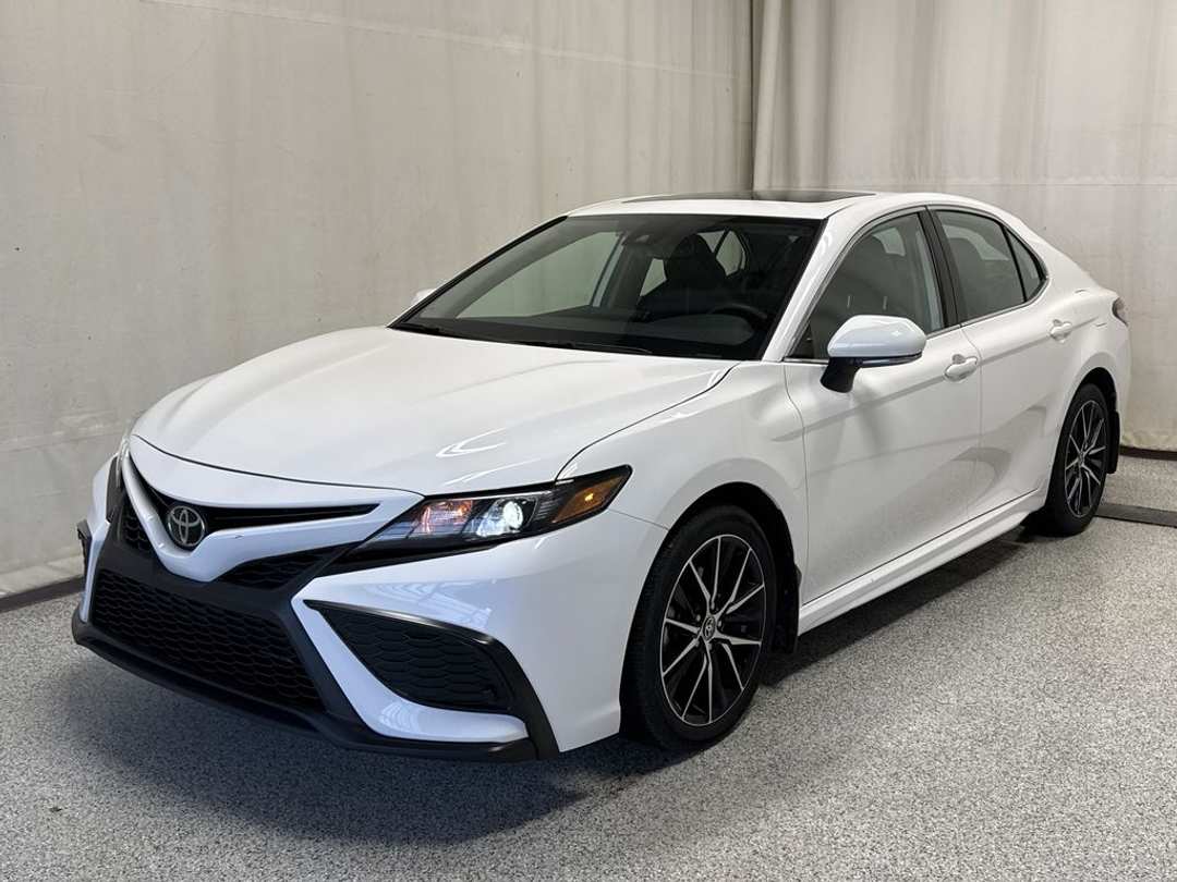 2024 Toyota Camry SE - Image 2