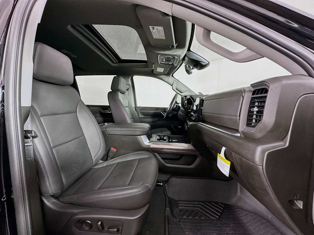 2025 Chevrolet Silverado 3500Hd LTZ - Image 31