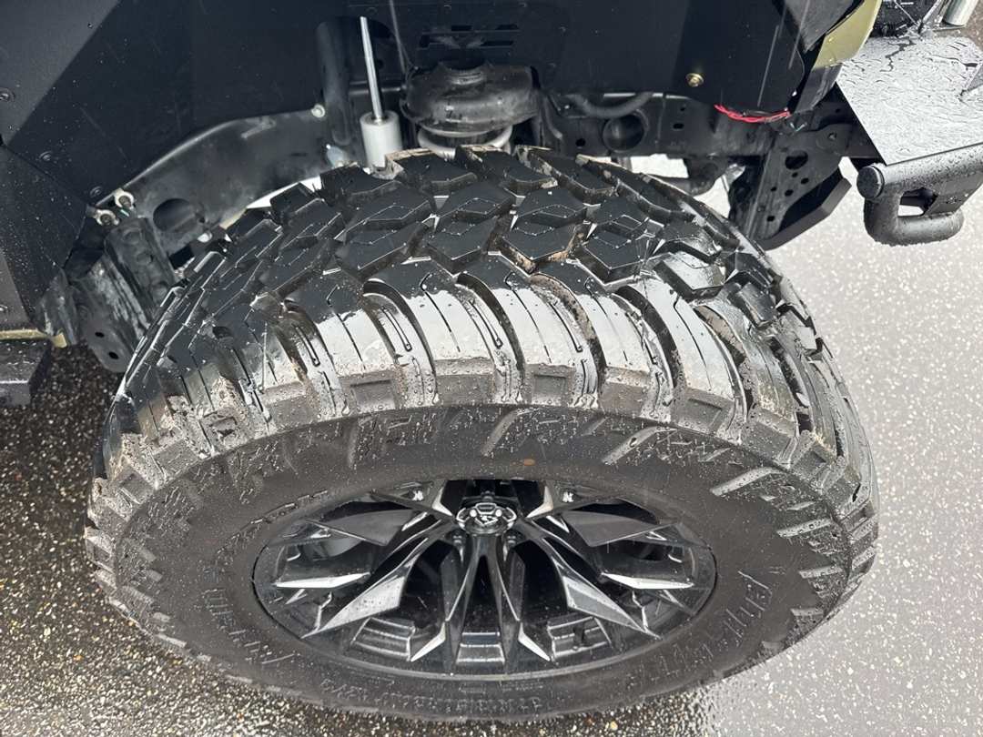 2025 Jeep Wrangler Rubicon - Image 10