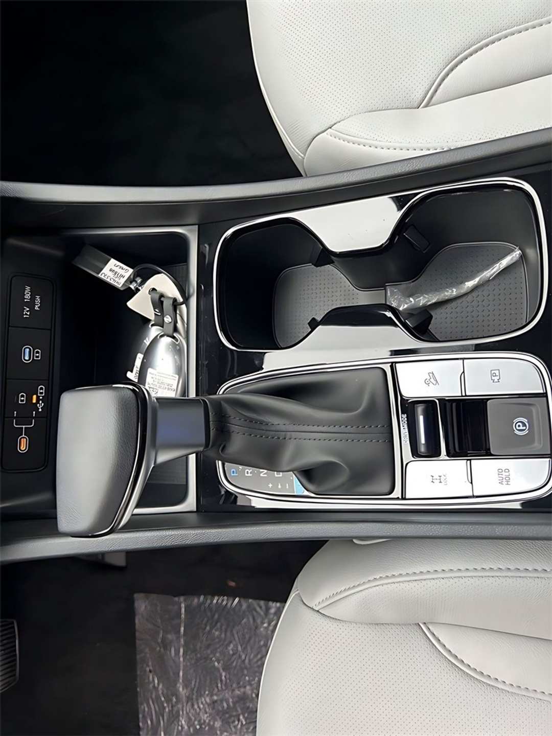 2026 Hyundai Santa Cruz SEL - Image 18