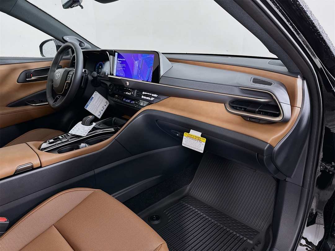 2025 Toyota Crown Signia Limited - Image 31