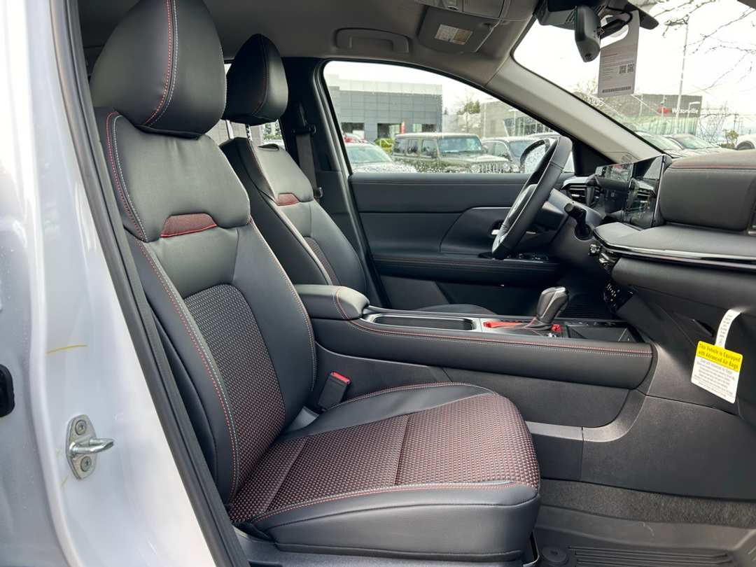 2025 Nissan Kicks SR - Image 26