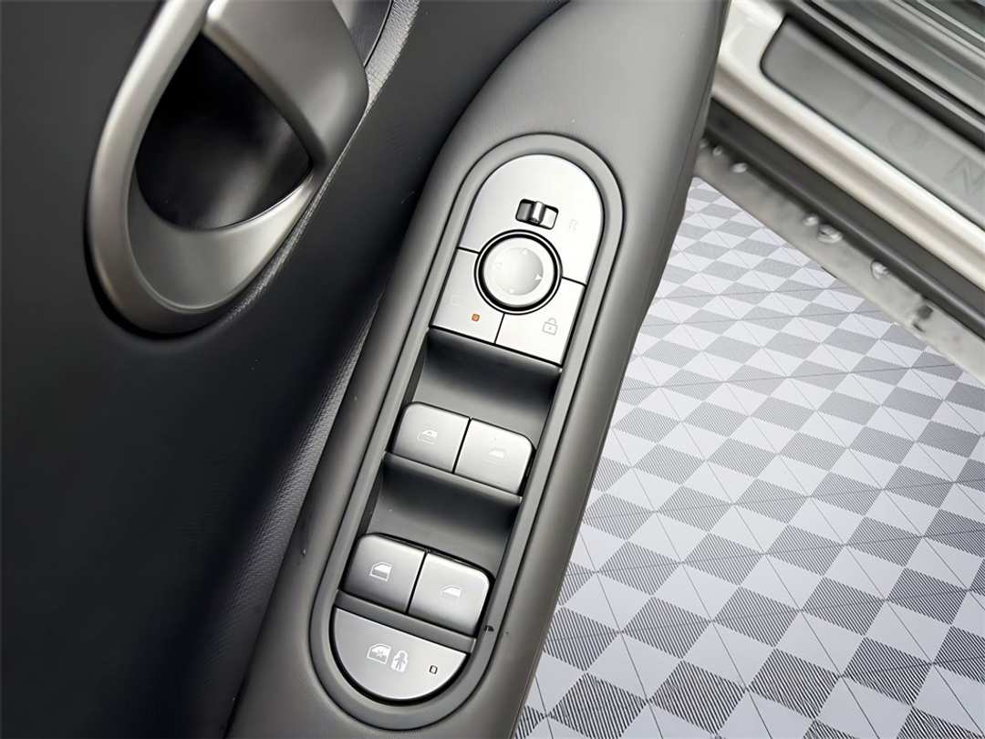 2026 Hyundai Ioniq 5 SE - Image 12