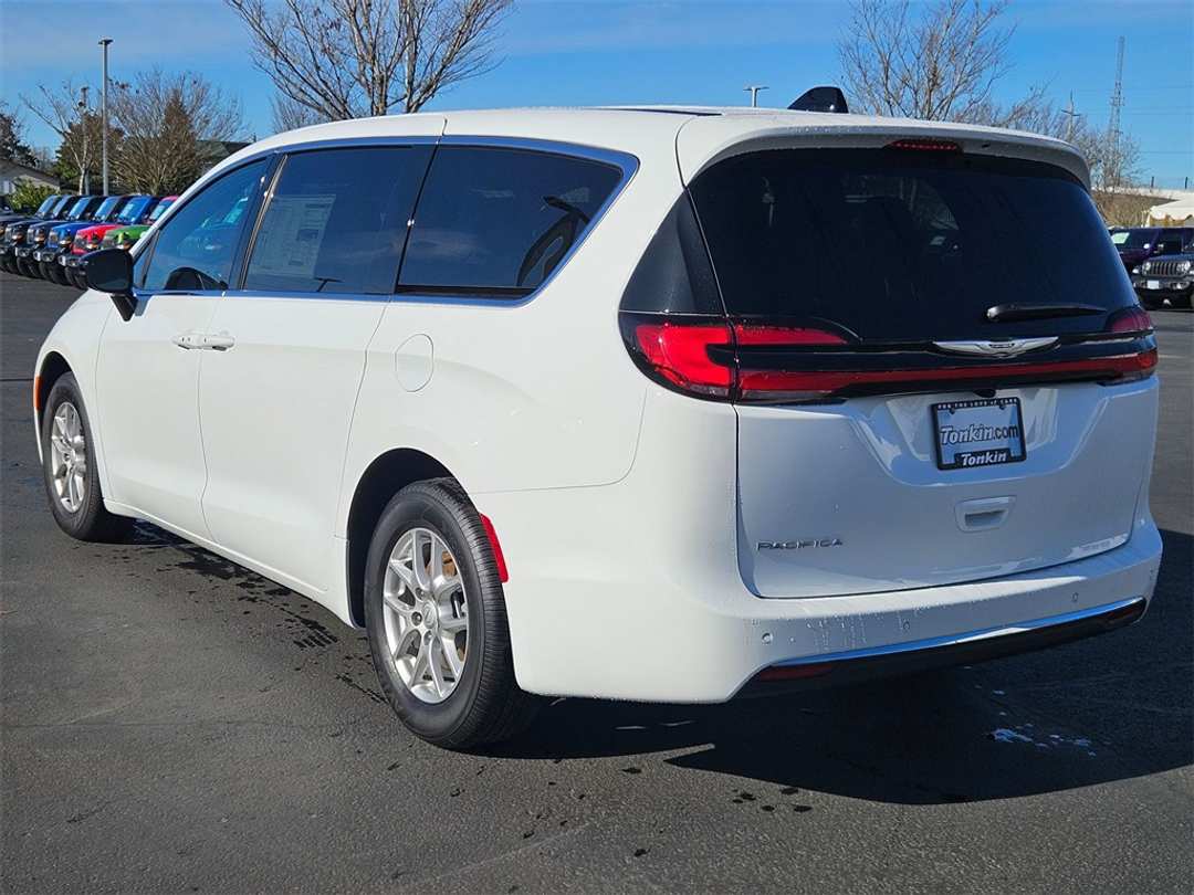 2026 Chrysler Pacifica Select - Image 4