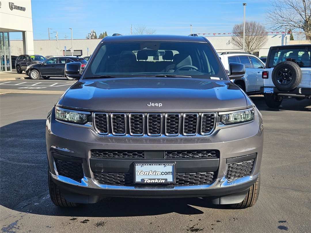 2025 Jeep Grand Cherokee L Laredo - Image 9