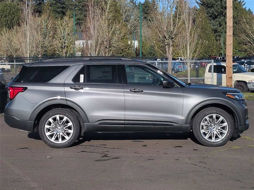2026 Ford Explorer Active - Image 6