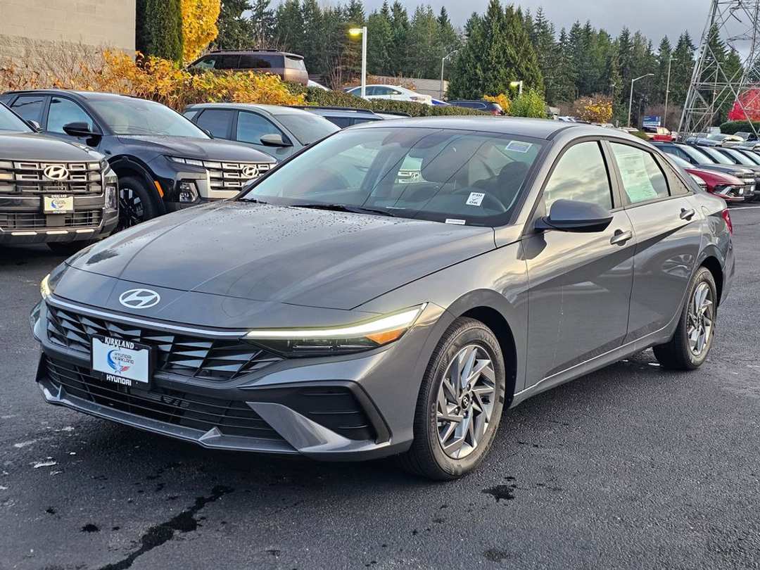 2026 Hyundai Elantra Blue - Image 3