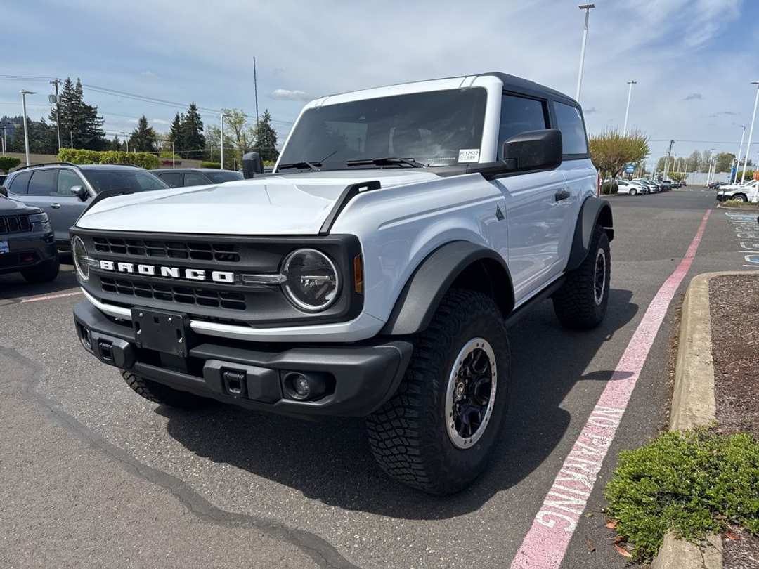 2024 Ford Bronco Black Diamond - Image 3
