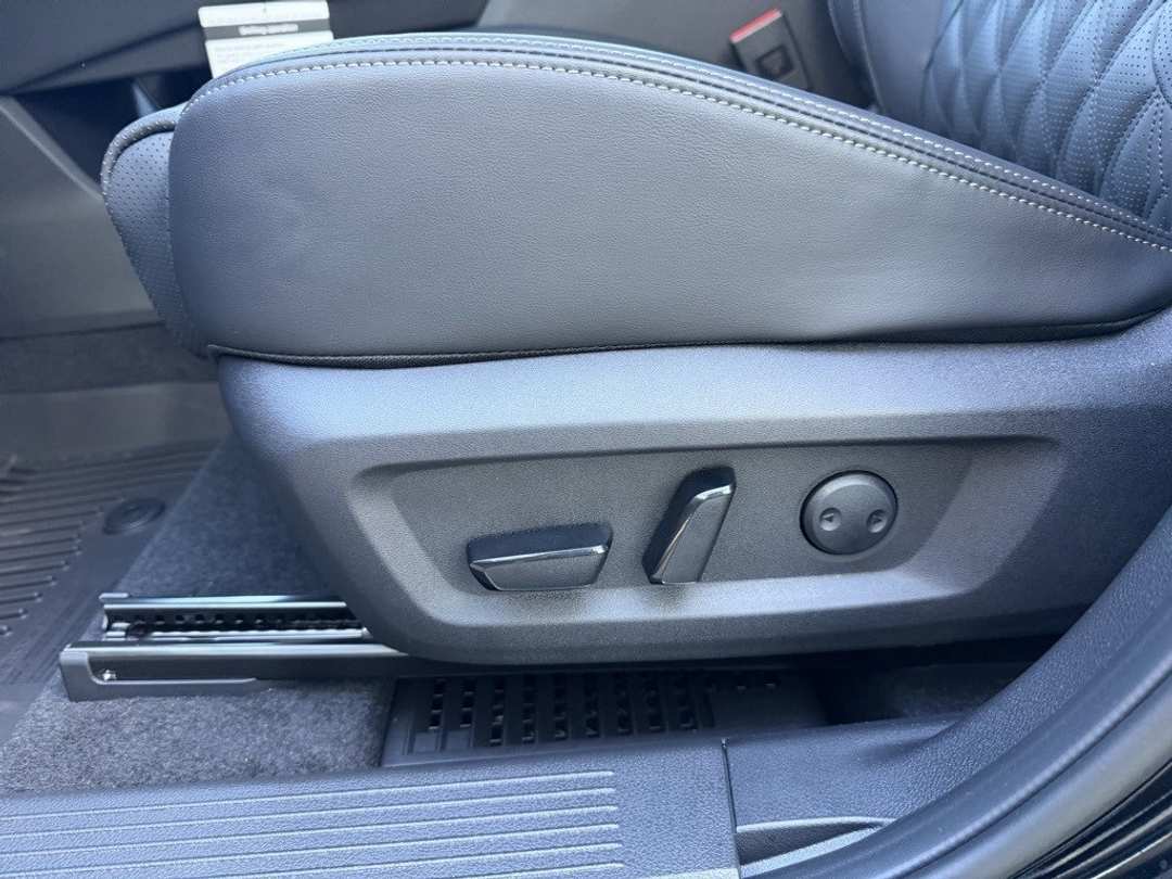 2026 Nissan Rogue Platinum - Image 18