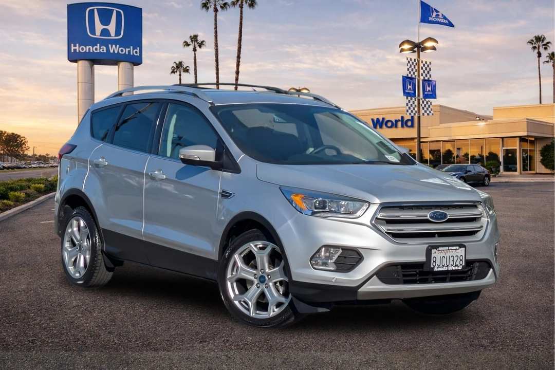 2019 Ford Escape Titanium - Image 2