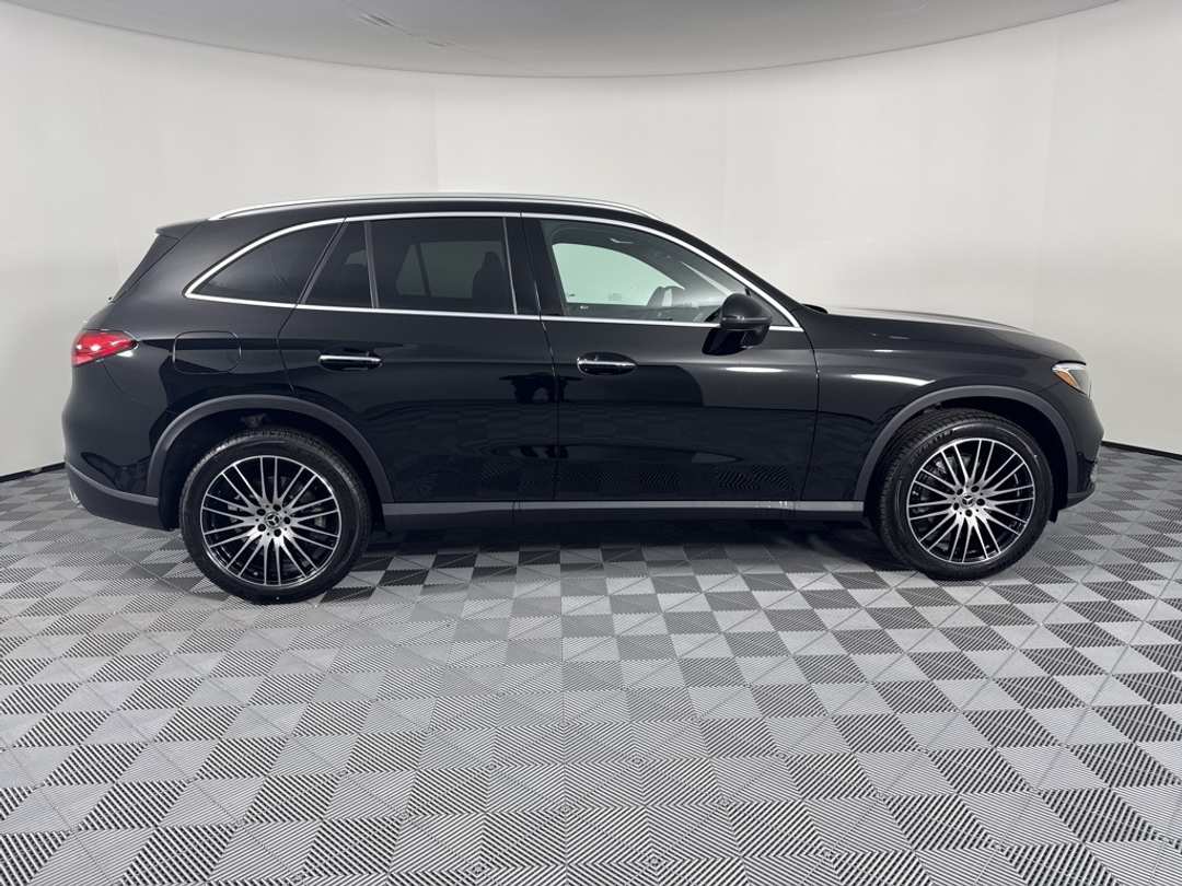 2026 Mercedes-Benz GLC GLC 300 - Image 8