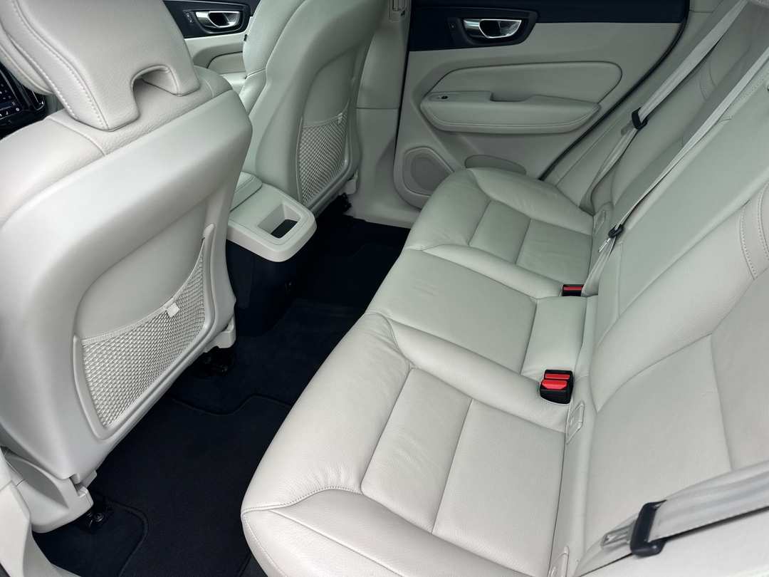 2023 Volvo Xc60 B5 Plus Bright Theme - Image 11