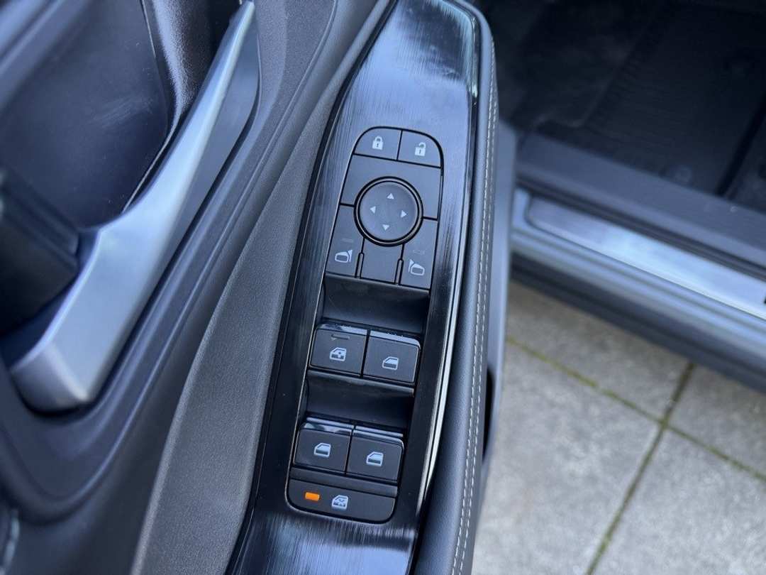 2026 Nissan Rogue Dark Armor - Image 13