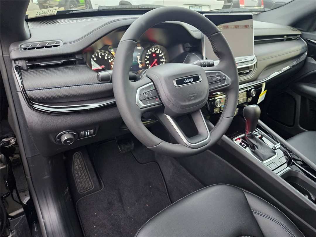 2026 Jeep Compass Latitude - Image 13