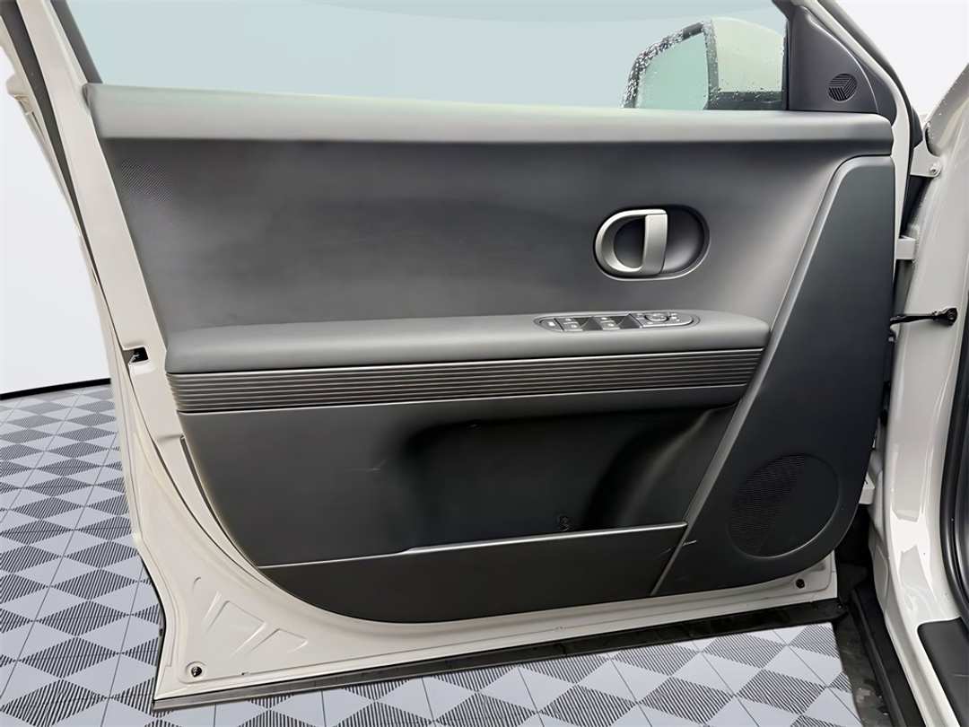 2026 Hyundai Ioniq 5 SE - Image 11