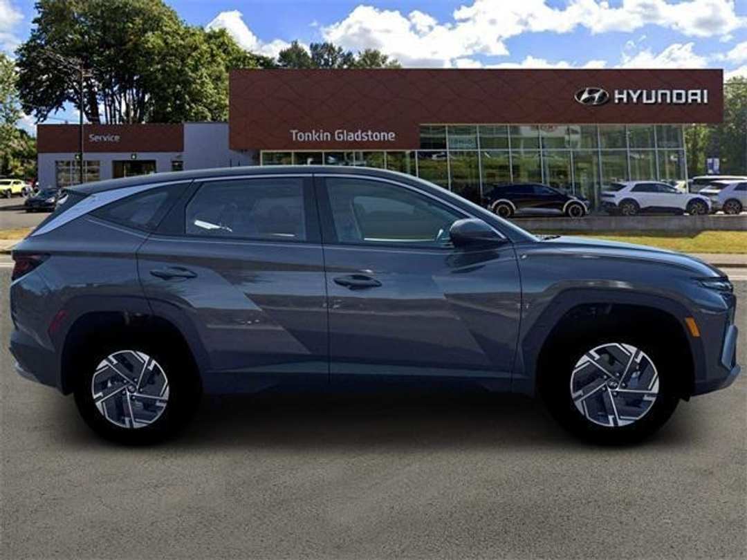 2026 Hyundai Tucson Blue SE - Image 9