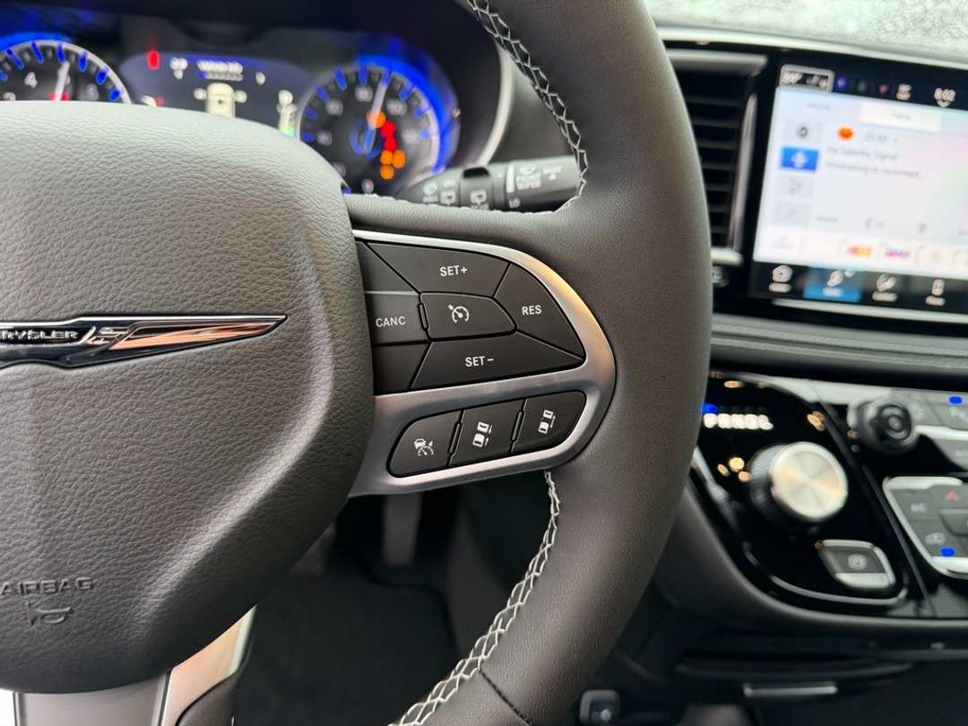 2026 Chrysler Pacifica Select - Image 18