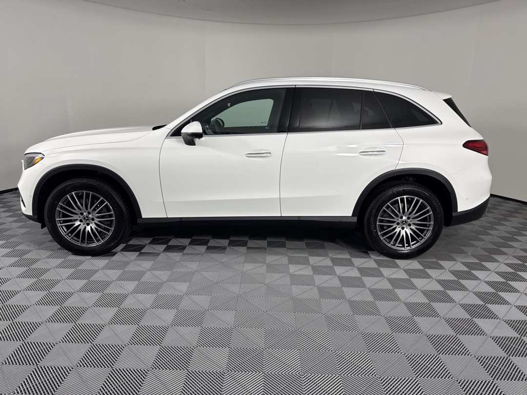 2026 Mercedes-Benz GLC GLC 300 - Image 11
