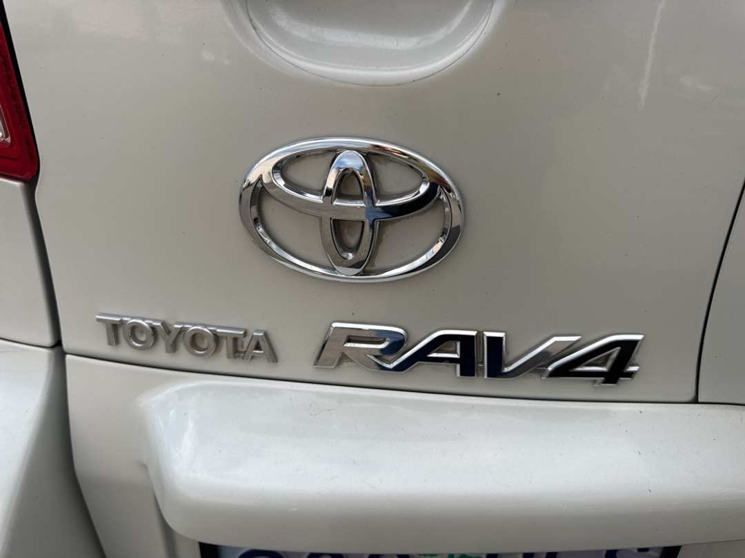 2009 Toyota Rav4 Limited - Image 10
