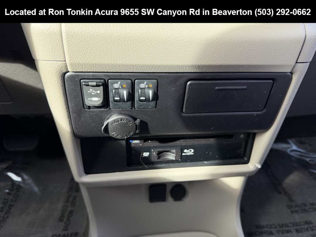 2017 Toyota Sienna XLE - Image 23