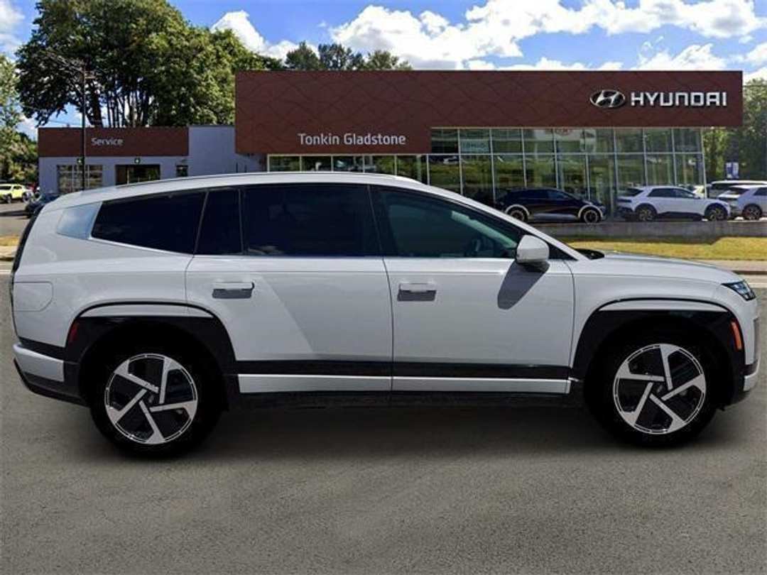 2026 Hyundai Ioniq 9 Performance Limited - Image 9