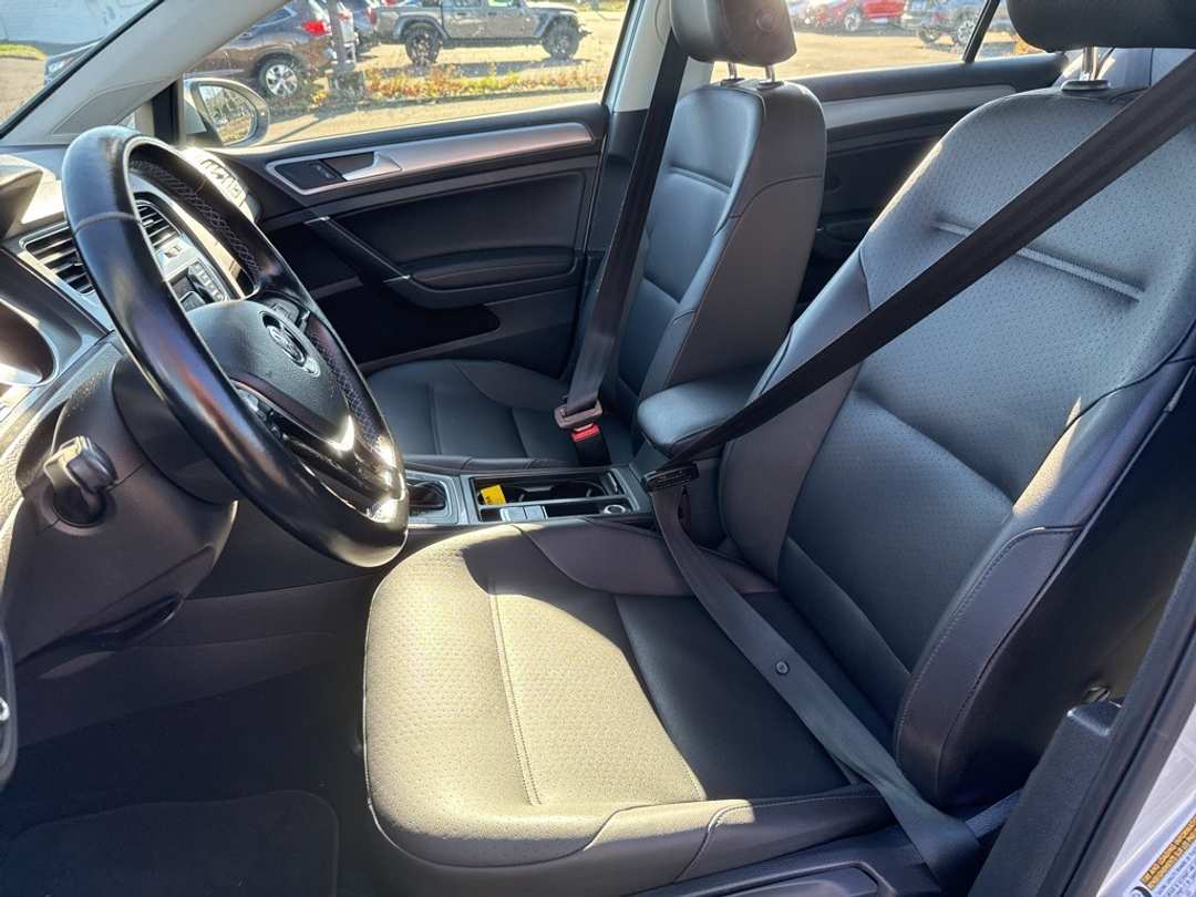 2015 Volkswagen E-Golf SEL Premium - Image 13