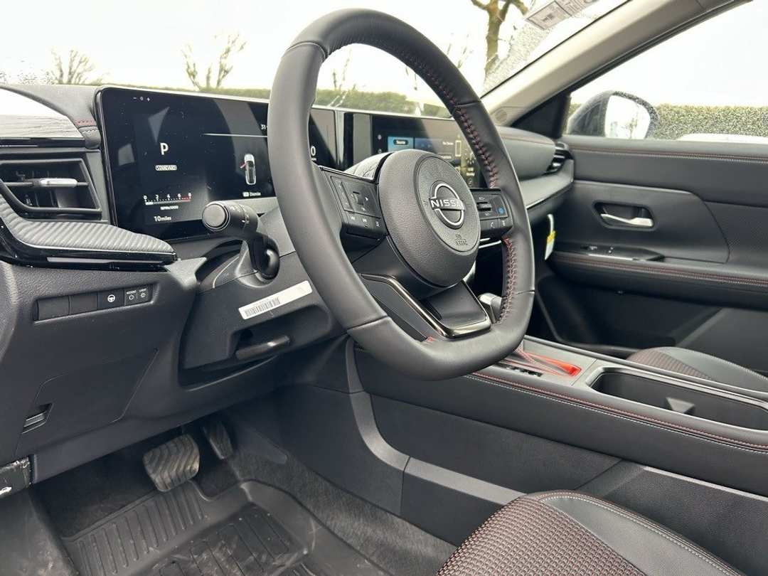 2025 Nissan Kicks SR - Image 11