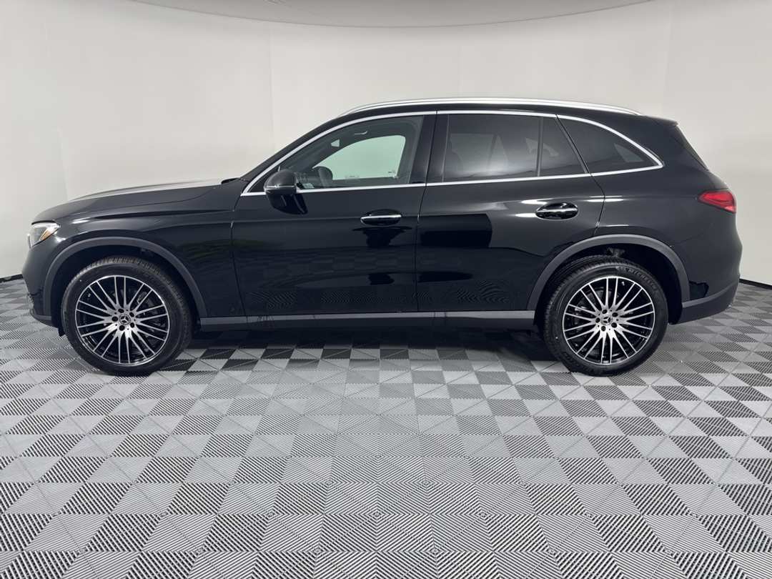 2026 Mercedes-Benz GLC GLC 300 - Image 11