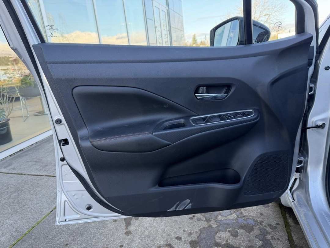 2025 Nissan Versa 1.6 SR - Image 11