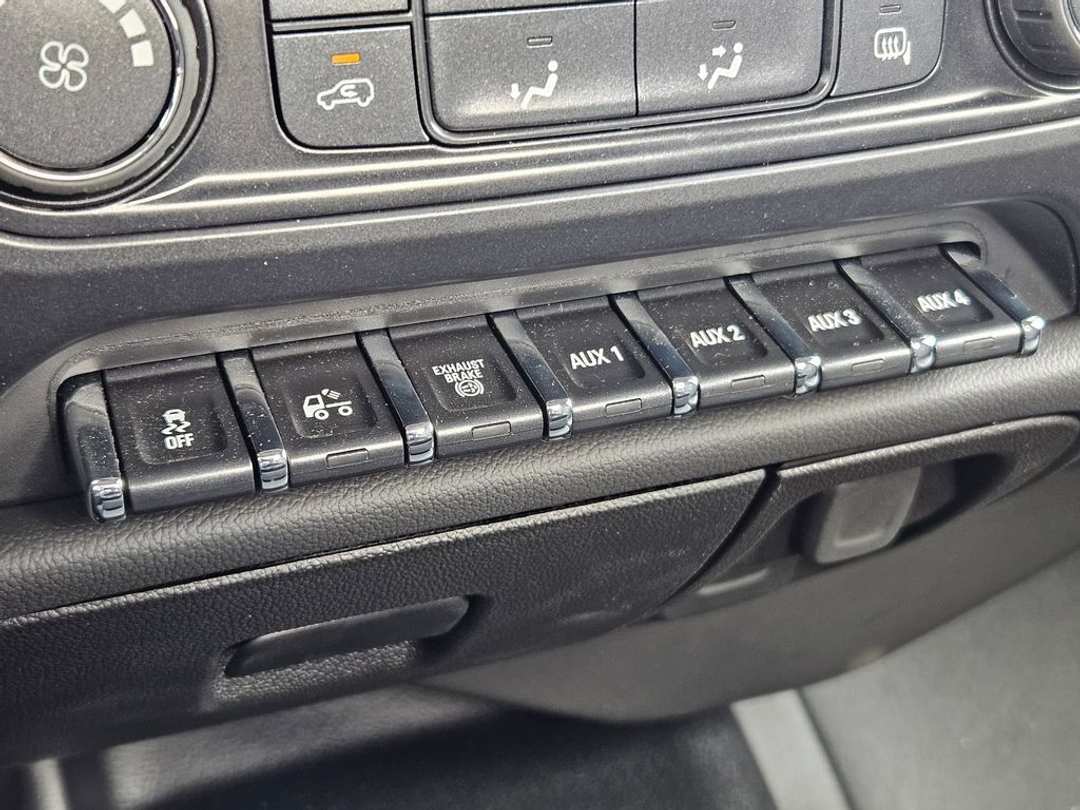 2025 Chevrolet Silverado 4500Hd - Image 24