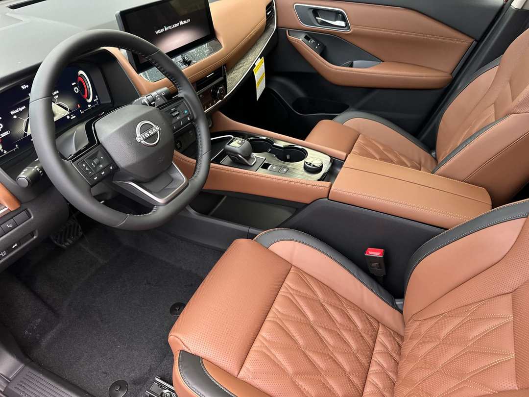 2026 Nissan Rogue Platinum - Image 9