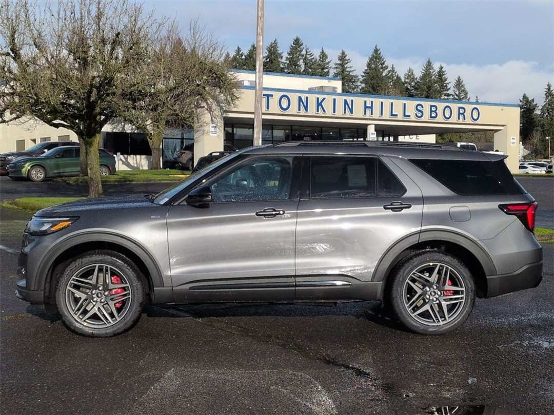 2026 Ford Explorer STLine - Image 2