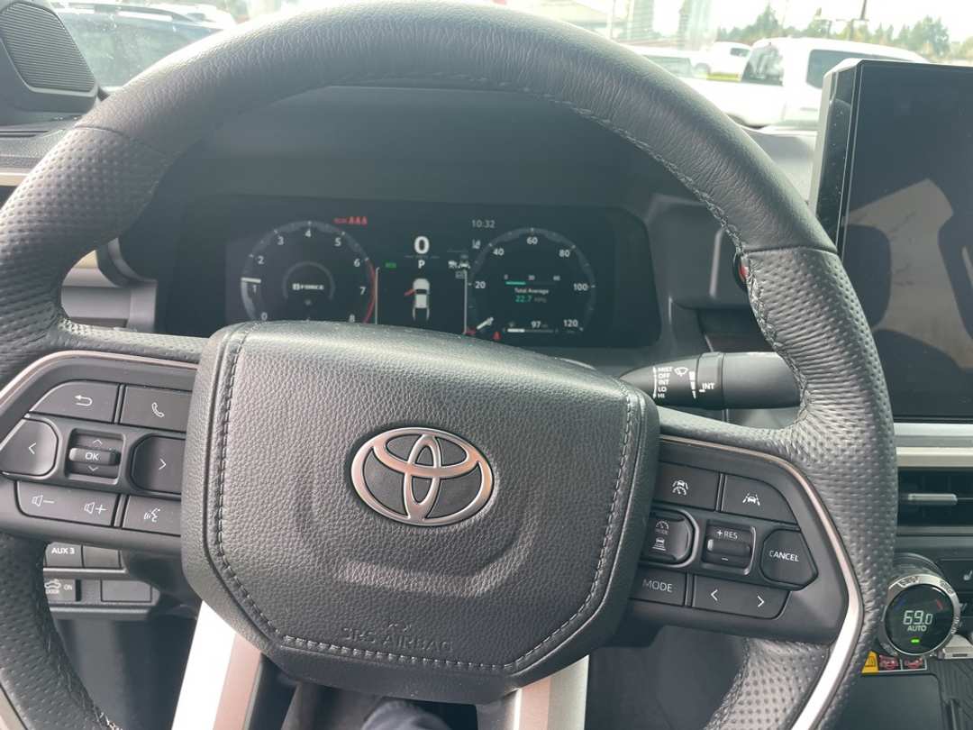 2025 Toyota Tacoma TRD Off Road - Image 8