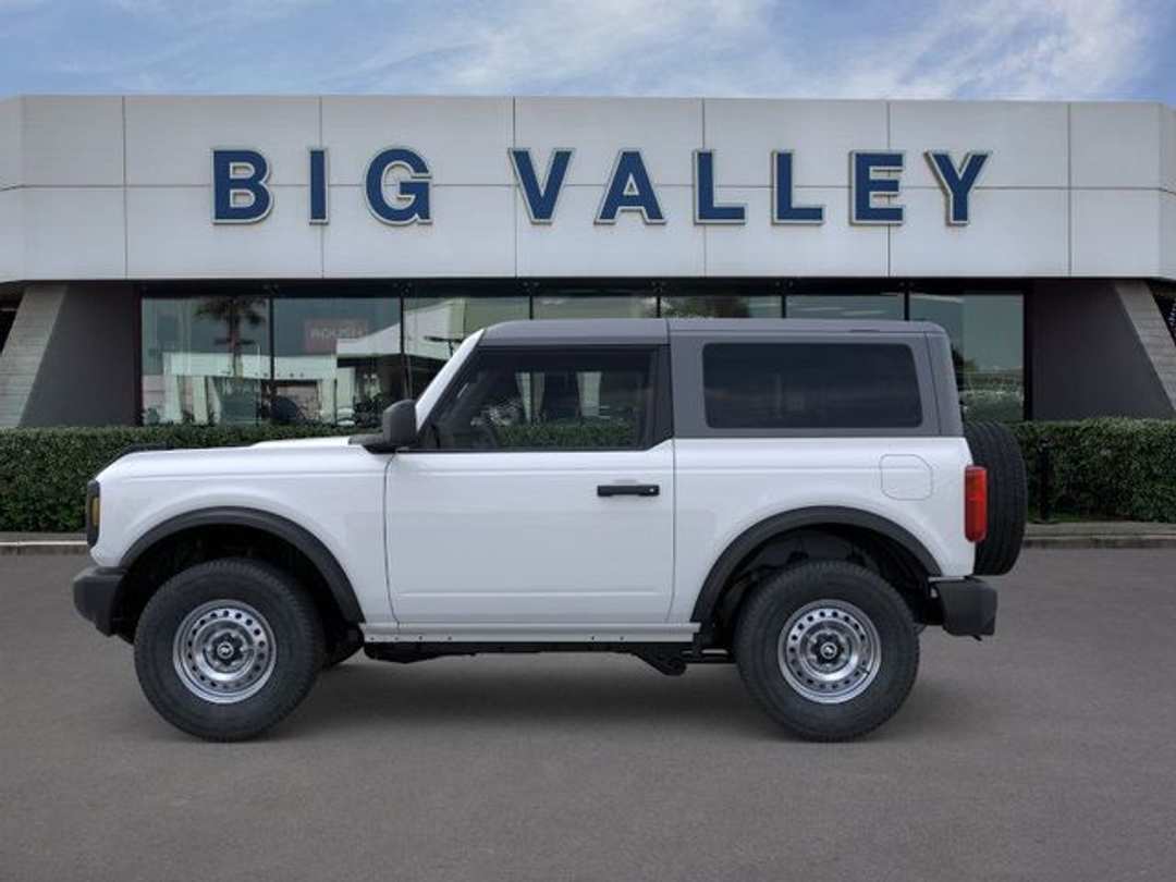 2026 Ford Bronco Base - Image 3