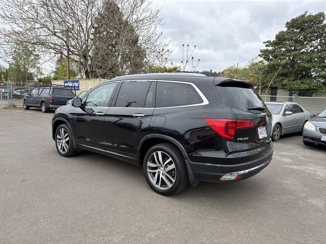 2016 Honda Pilot Elite - Image 3