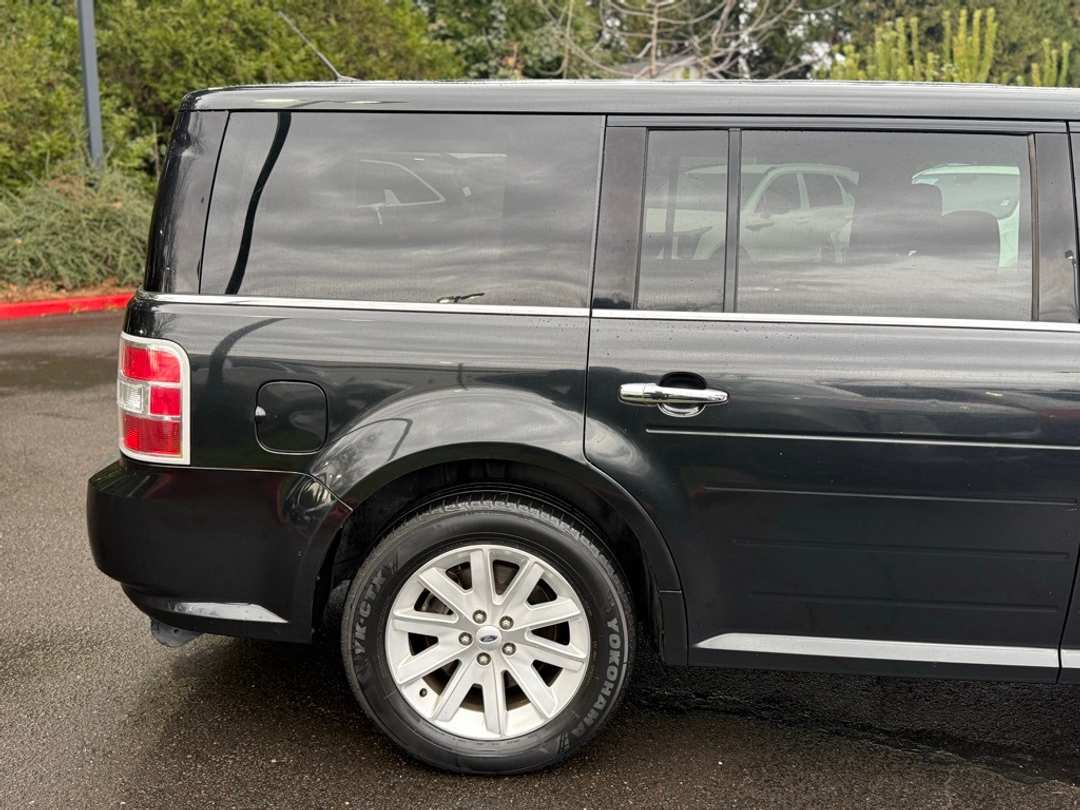 2011 Ford Flex SEL - Image 15