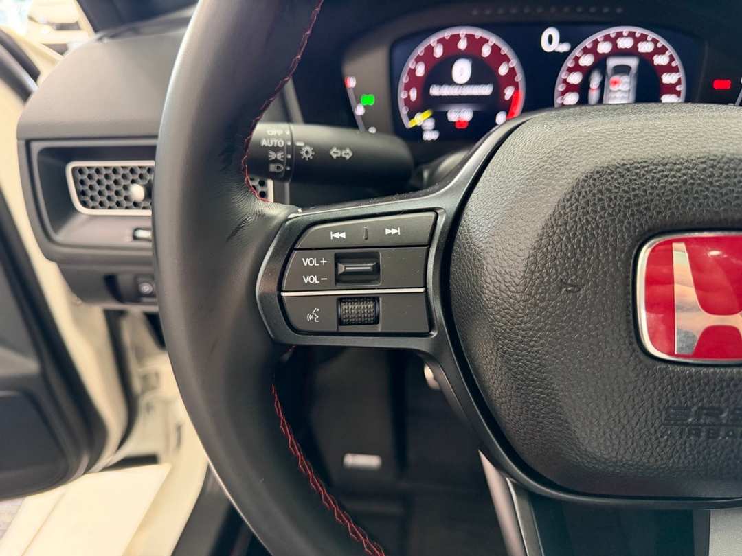 2024 Honda Civic Type R - Image 15