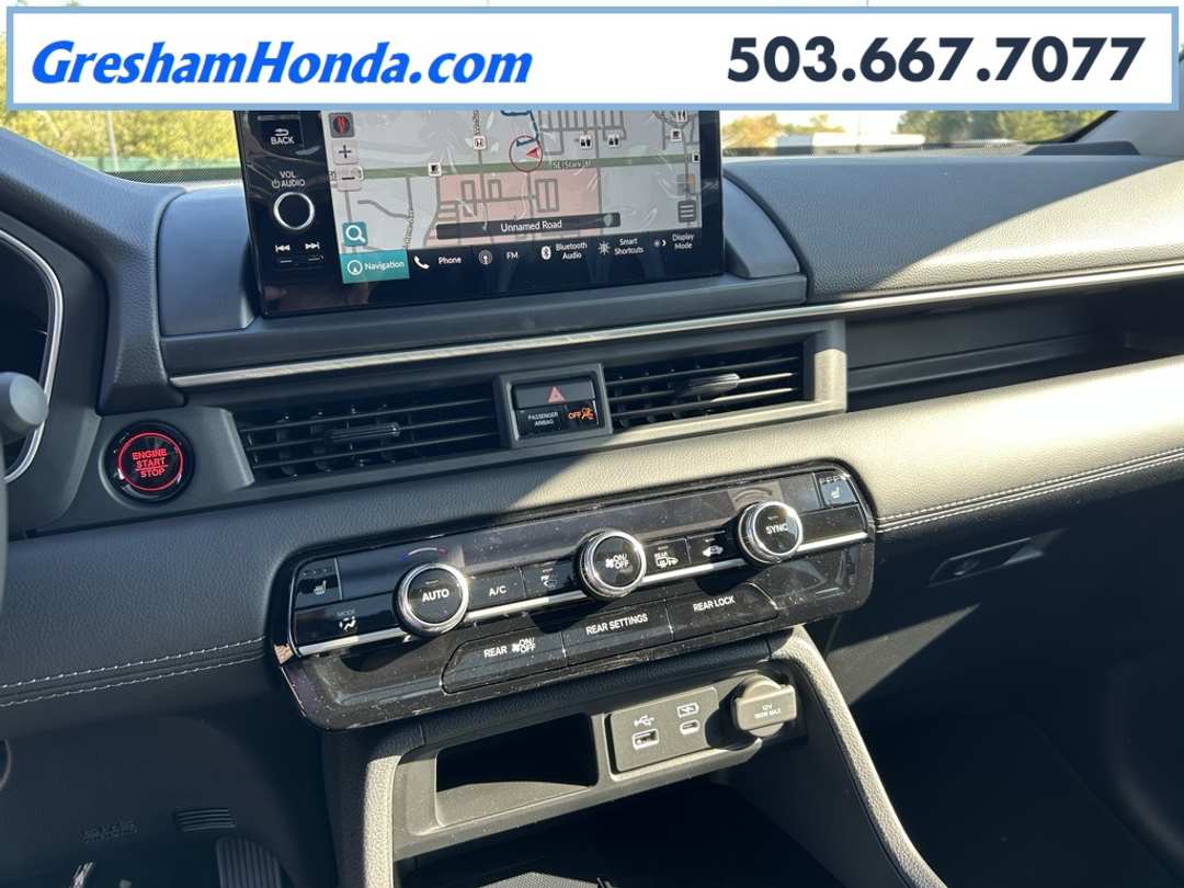 2025 Honda Pilot Touring - Image 17