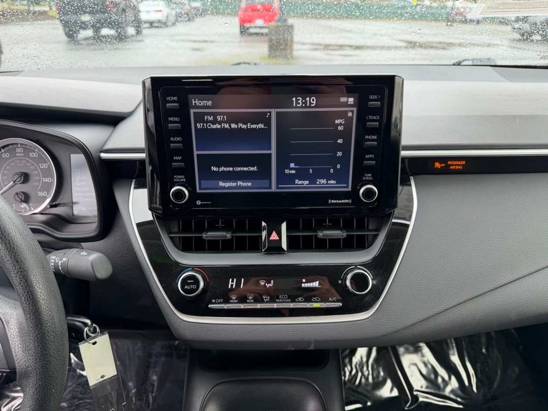 2022 Toyota Corolla LE - Image 21