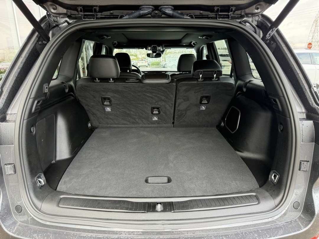 2025 Jeep Grand Cherokee 4xe - Image 10