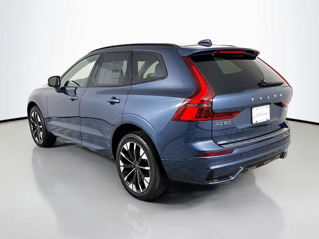 2026 Volvo Xc60 B5 Plus - Image 3