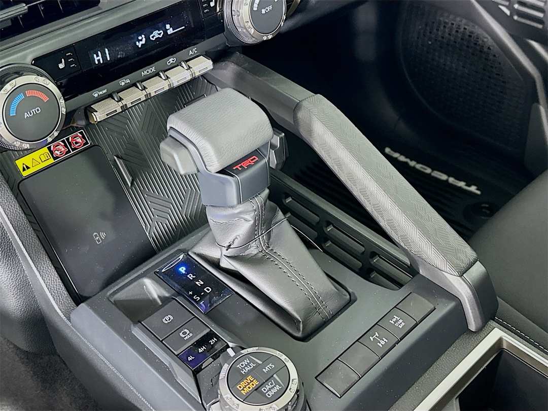 2025 Toyota Tacoma TRD Off Road - Image 17