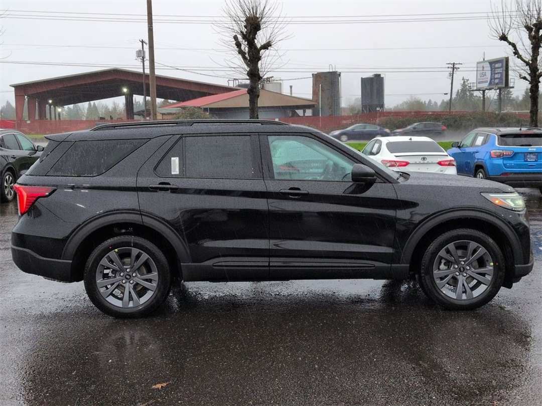 2026 Ford Explorer Active - Image 6