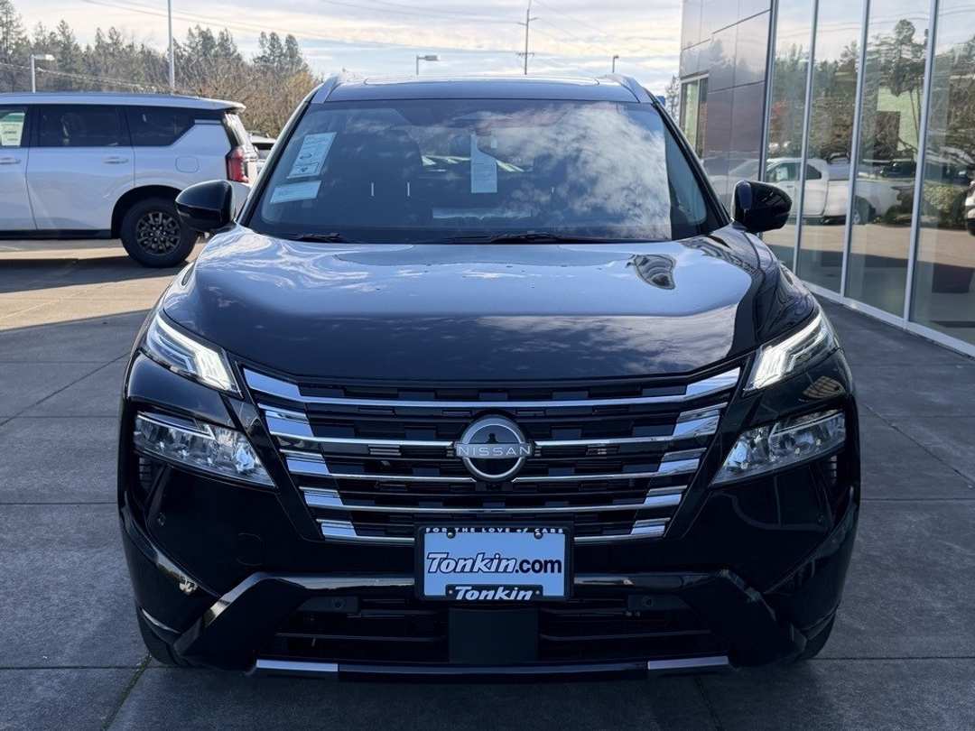 2026 Nissan Rogue Platinum - Image 3