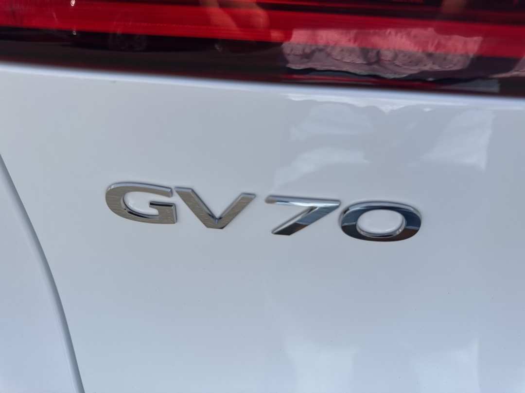 2026 Genesis Electrified Gv70 - Image 10