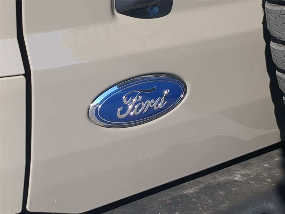 2025 Ford Bronco Outer Banks - Image 26